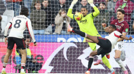 LONDON, ENGLAND - NOVEMBER 30: Liverpool's Alexander Isak sees his shot saved by West Ham United's Alphonse Areola during the Premier League match between West Ham United and Liverpool at London Stadium on November 30, 2025 in London, England. (Photo by Rob Newell - CameraSport via Getty Images)