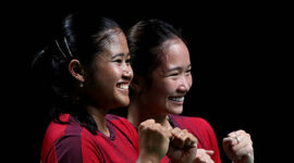 PATHUM THANI, THAILAND - DECEMBER 07: Febi Setianingrum (L) and Rachel Allessya Rose (R) of Indonesia celebrate during Badminton Women Team Finals - Quarterfinals of the 33rd SEA Games on December 07, 2025 in Gymnasium 4, Thammasat University Rangsit Campus, Pathum Thani, Thailand. (Photo by Thananuwat Srirasant/Getty Images)