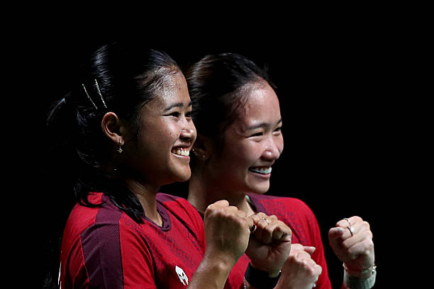 PATHUM THANI, THAILAND - DECEMBER 07: Febi Setianingrum (L) and Rachel Allessya Rose (R) of Indonesia celebrate during Badminton Women Team Finals - Quarterfinals of the 33rd SEA Games on December 07, 2025 in Gymnasium 4, Thammasat University Rangsit Campus, Pathum Thani, Thailand. (Photo by Thananuwat Srirasant/Getty Images)